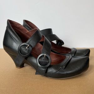 Black Mary Jane Pumps